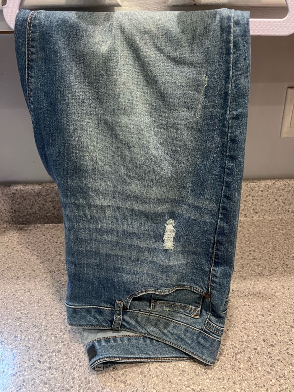 1822 Denim Light Blue Distressed Jeans